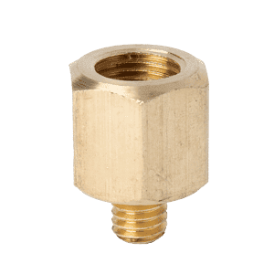 Adattatore in ottone di alta qualità da 1/8" BSP femmina a M6x1 maschio, corpo esagonale, filettature precise, ideale per raccordi di lubrificazione; sfondo bianco.